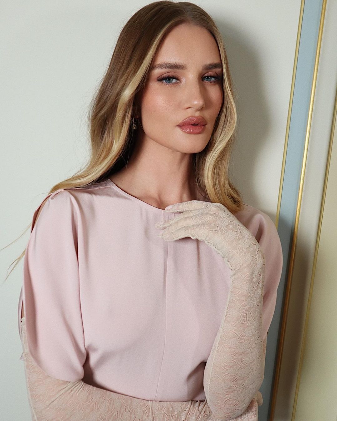 Rosie Huntington-Whiteley: H ρουτίνα που ακολουθεί για λαμπερή επιδερμίδα 3