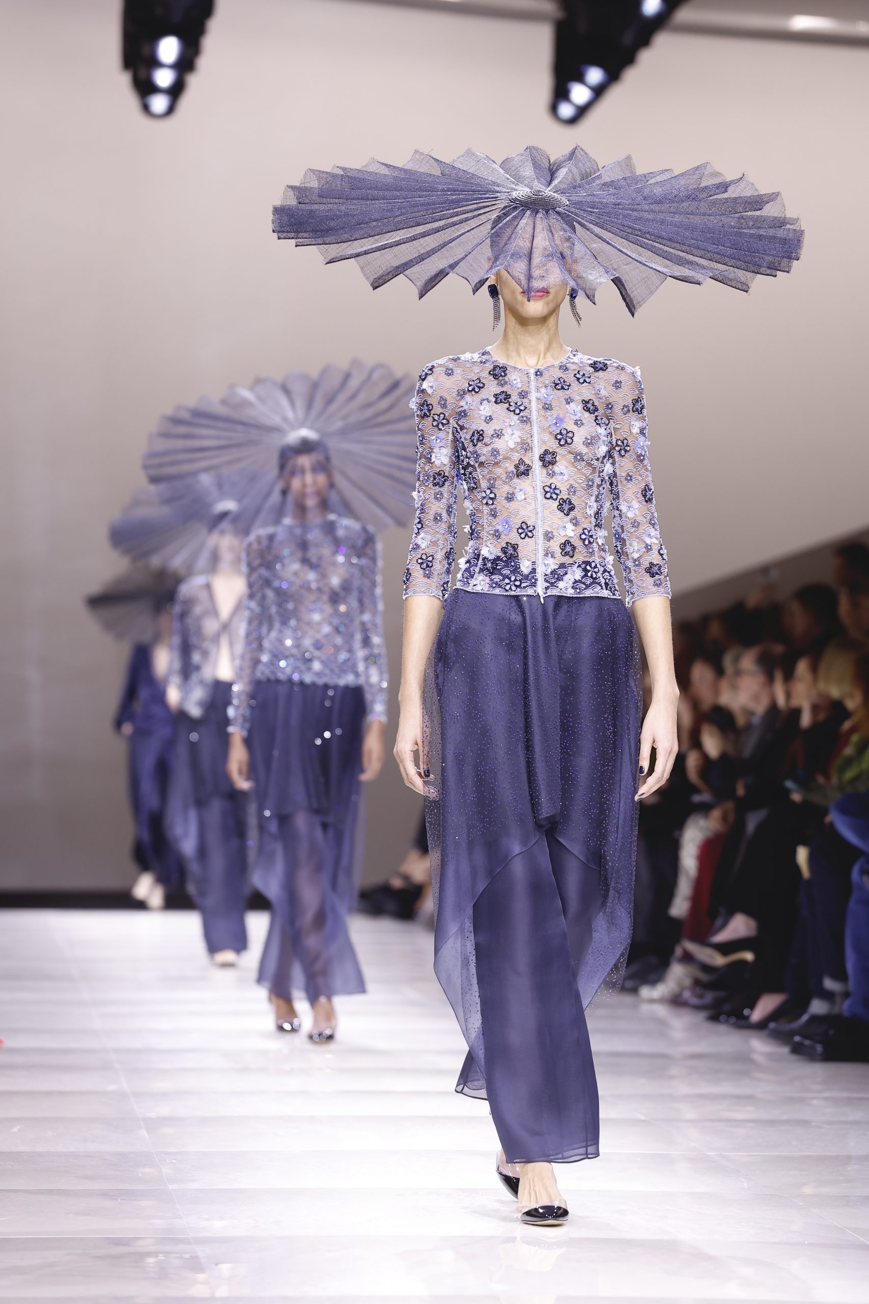 Armani Haute Couture SS’24: «Όταν η υψηλή ραπτική διασκεδάζει», τότε αποθεώνεται 2