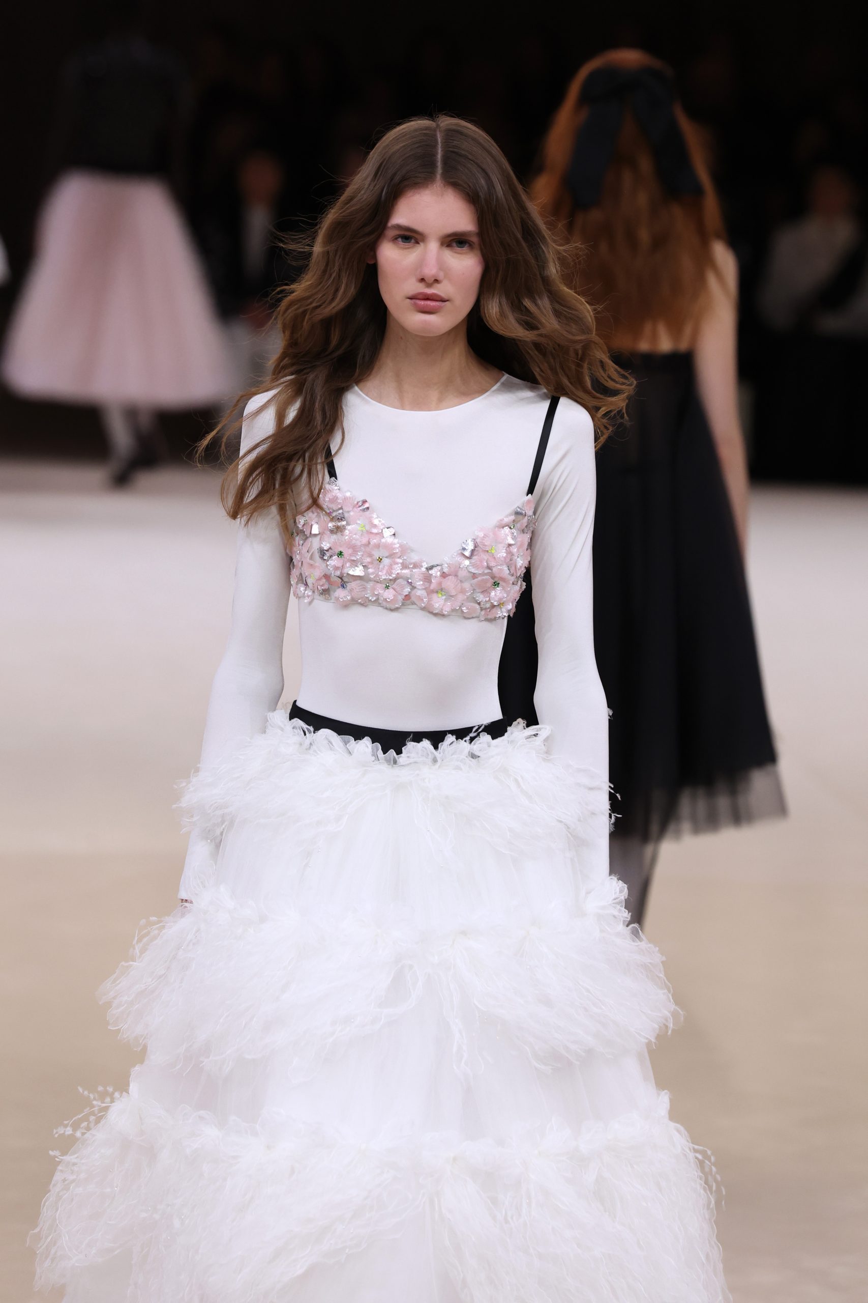 Chanel Haute Couture SS’24: Η νέα συλλογή είναι μια ωδή στη διαφάνεια και την αγνή κομψότητα 4