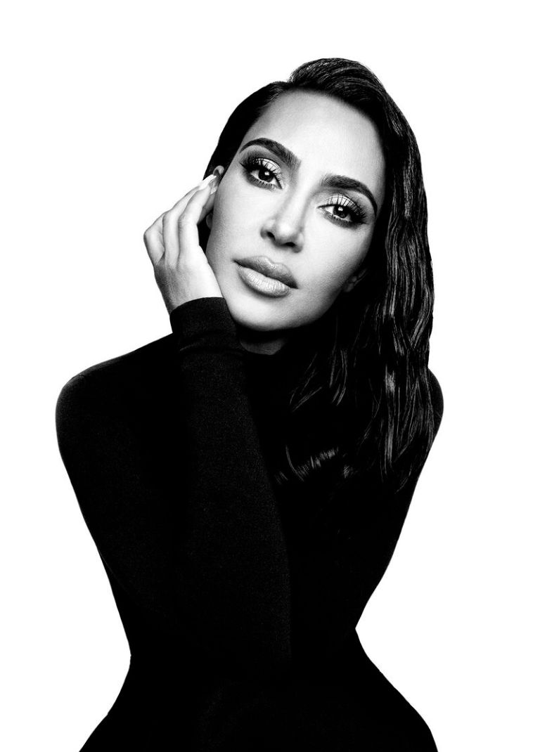 Η Kim Kardashian επιστρέφει ως ambassador του οίκου Balenciaga μετά την κρίση της σχέσης τους 2