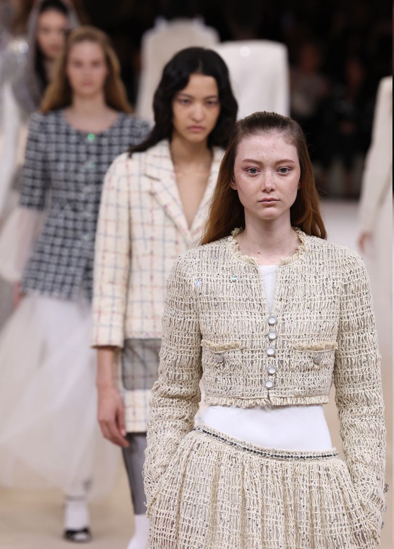 Chanel Haute Couture SS’24: Η νέα συλλογή είναι μια ωδή στη διαφάνεια και την αγνή κομψότητα 6