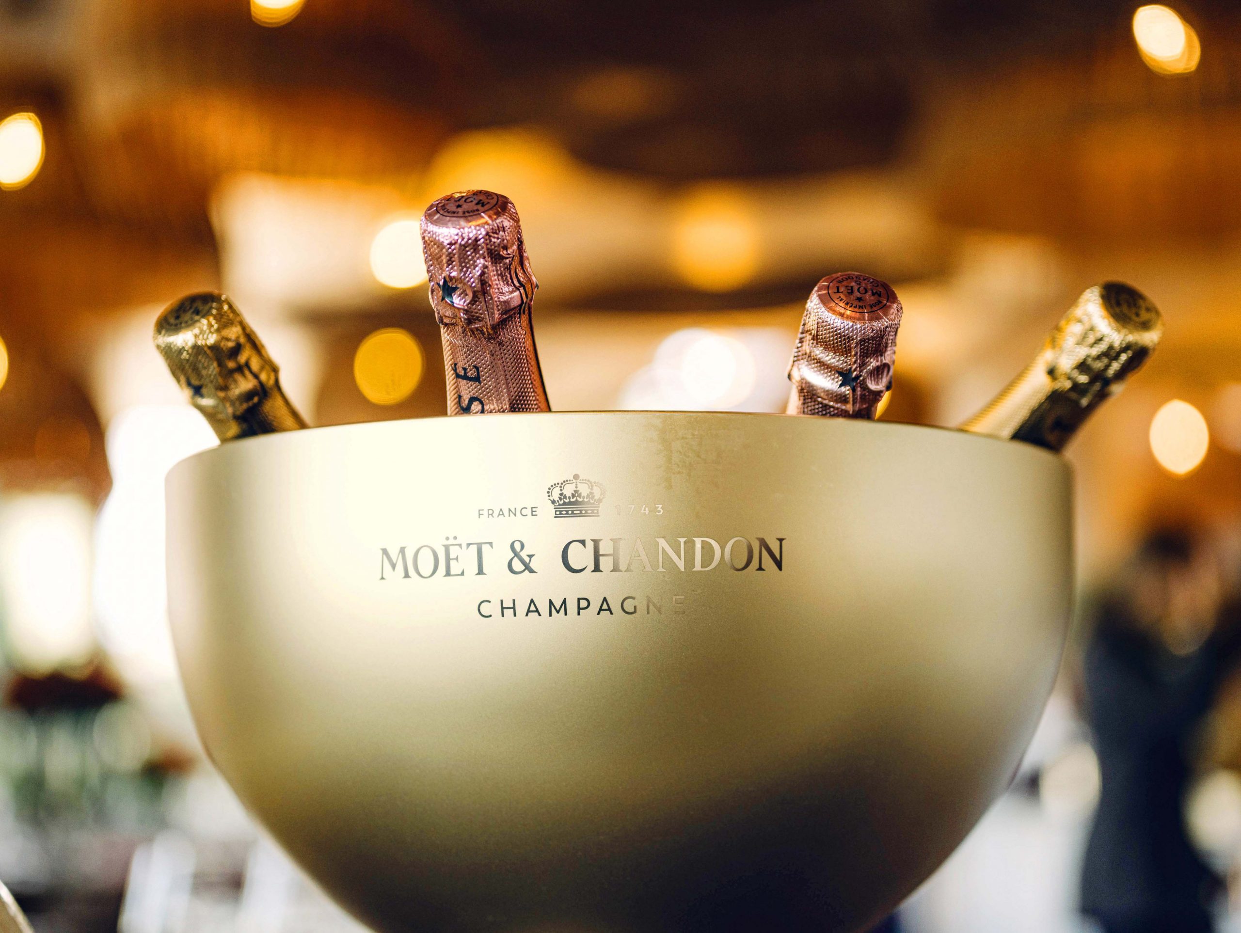 Spread the love with Moët & Chandon! 6