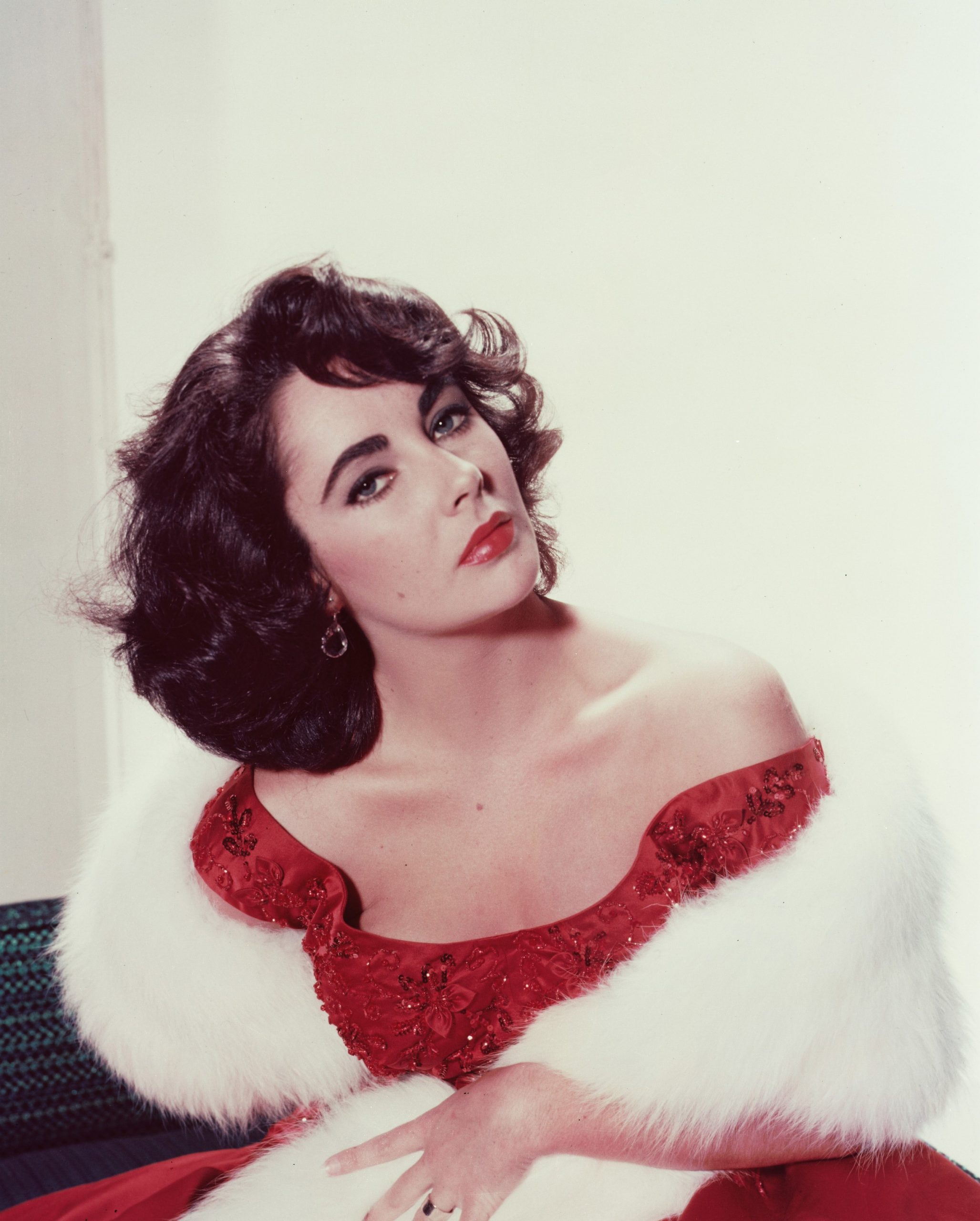 Elizabeth Taylor: 8 άγνωστα μυστικά ομορφιάς που ακολουθούσε η θρυλική ηθοποιός 5