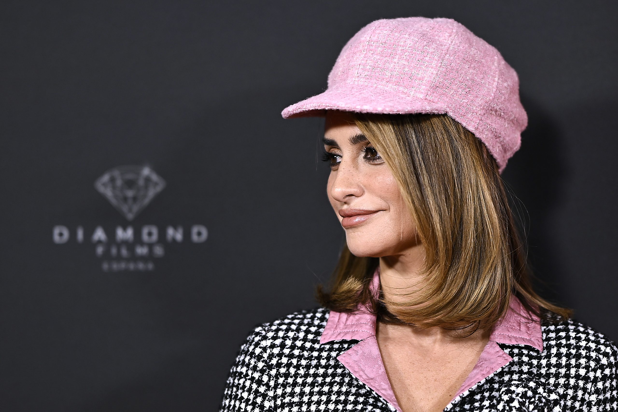 H Penelope Cruz έδωσε νέο αέρα στο tweed -Το έκανε να δείχνει φρέσκο 1