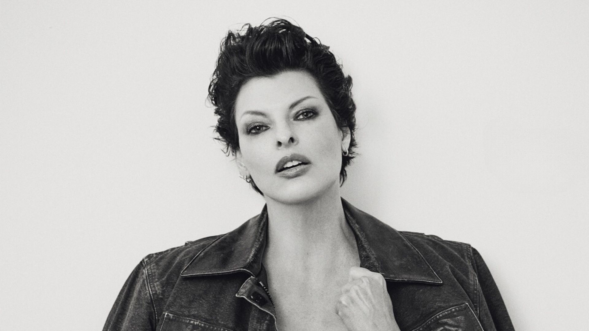 Linda Evangelista: Η πρώτη συγκλονιστική της φωτογράφιση με τα σημάδια της μαστεκτομής 1