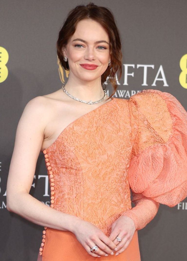 Emma Stone: To hairstyle που επέλεξε στα BAFTAs ήταν εμπνευσμένο από τη Bella Baxter 2