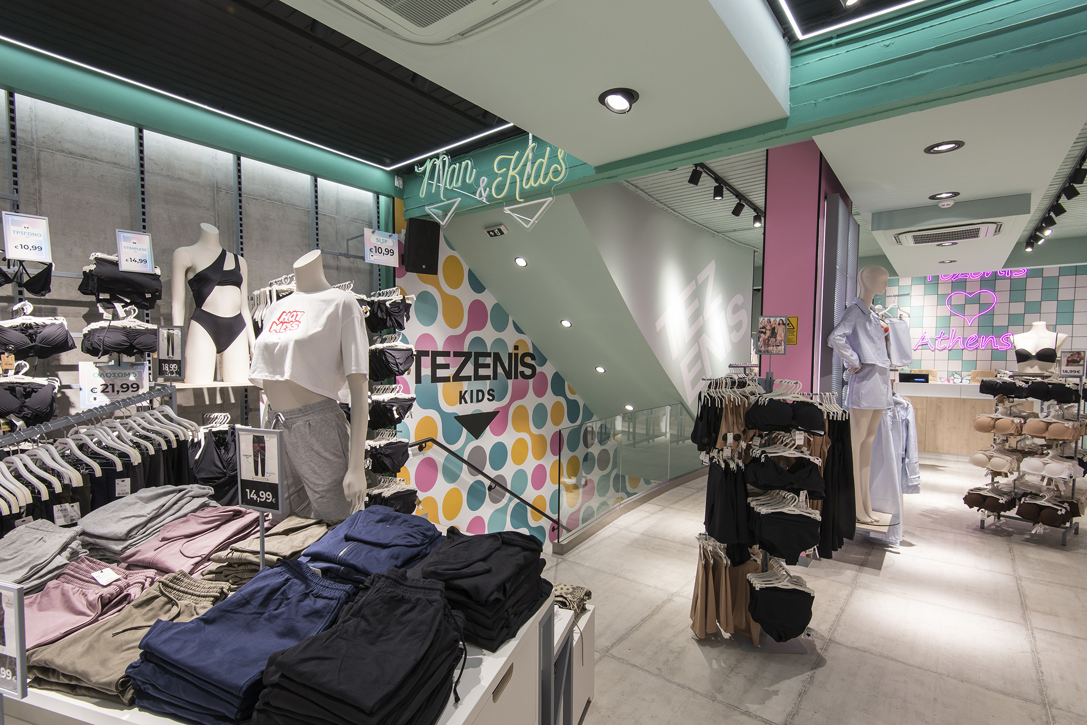 Tezenis: Μεγάλη ανακαίνιση για το flagship store της Ερμού 4