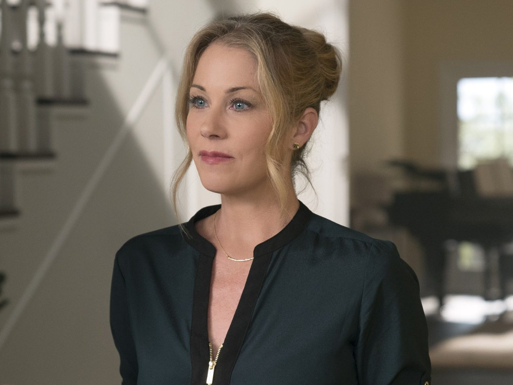 Christina Applegate: Η σκλήρυνση κατά πλάκας υποτροπίασε – «Τα πόδια μου με έχουν εγκαταλείψει» 1