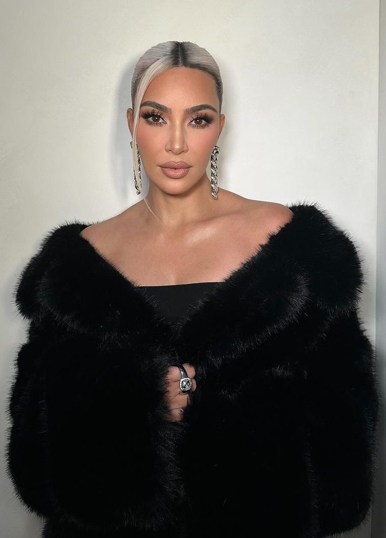 Kim Kardashian: Έβαψε τα μαλλιά της πλατινέ ξανθό, λίγο πριν το Met Gala 2