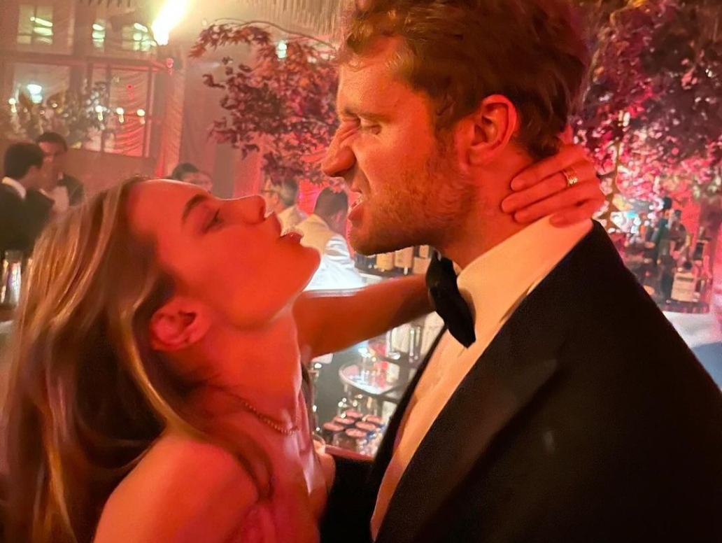 O έρωτας της Camille Rowe και του Theo Niarchos μετρά 6 χρόνια και το γιορτάζουν με iconic φωτογραφίες 1