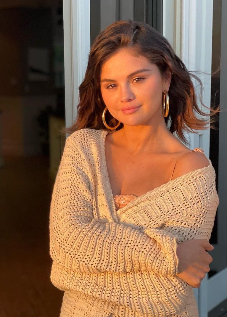 Τα σορμπέ νύχια της Selena Gomez θυμίζουν καλοκαιρινό ηλιοβασίλεμα 2