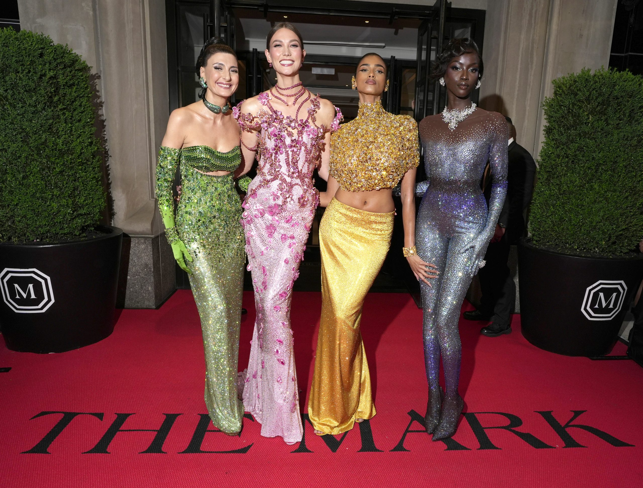 Irina Shayk, Karlie Kloss, Imaan Hammam και Anok Yai ντύθηκαν στοιχεία της φύσης με πολλές χιλιάδες κρύσταλλα Swarovski 2