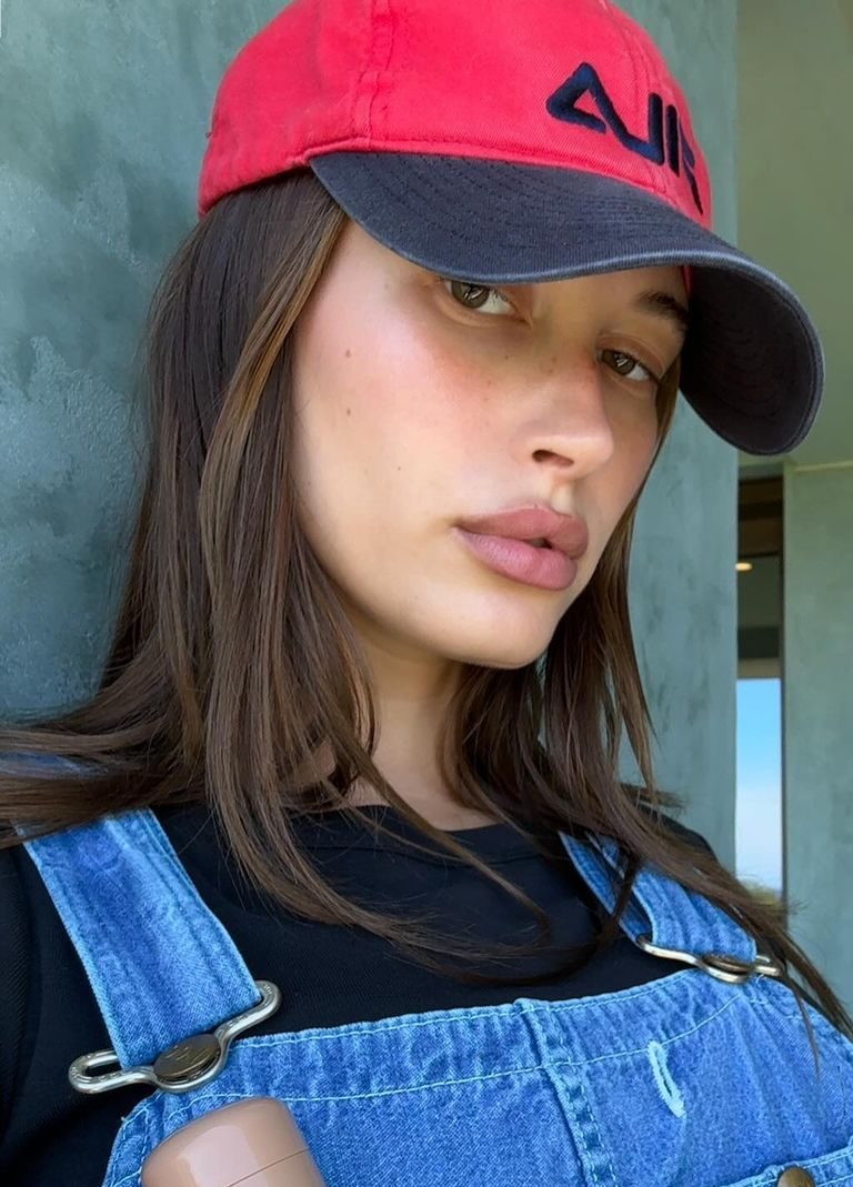 Hailey Bieber: Αυτή είναι η τεχνική μακιγιάζ που εφάρμοσε στο makeup tutorial της κι έγινε viral στο TikTok 2