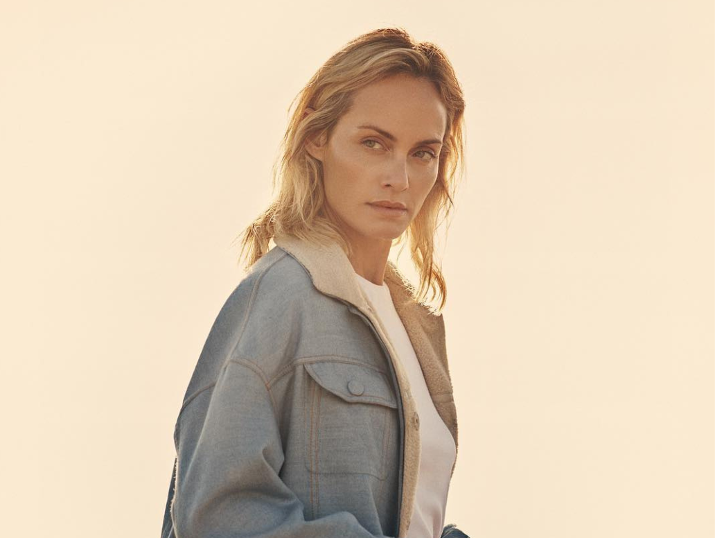 Amber Valletta: Έκλεισε 25 χρόνια χωρίς αλκοόλ και ουσίες- Το μήνυμά της για τον εθισμό 1