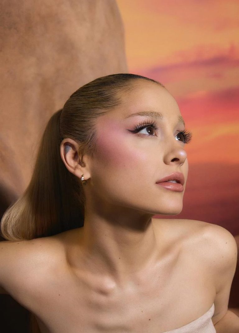 Ariana Grande: Αυτή είναι η τεχνική εφαρμογής ρουζ που μοιράστηκε στο TikTok 2