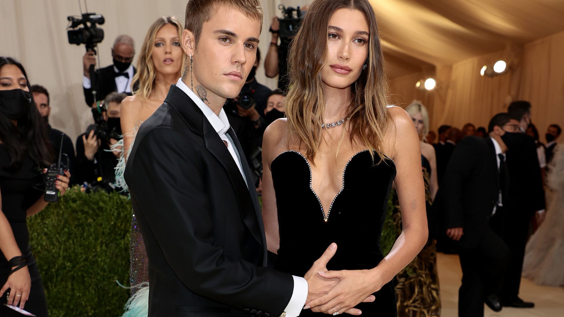 Η Hailey και ο Justin Bieber περιμένουν το πρώτο τους παιδί – Η ανακοίνωση της εγκυμοσύνης με ένα ρομαντικό βίντεο 1