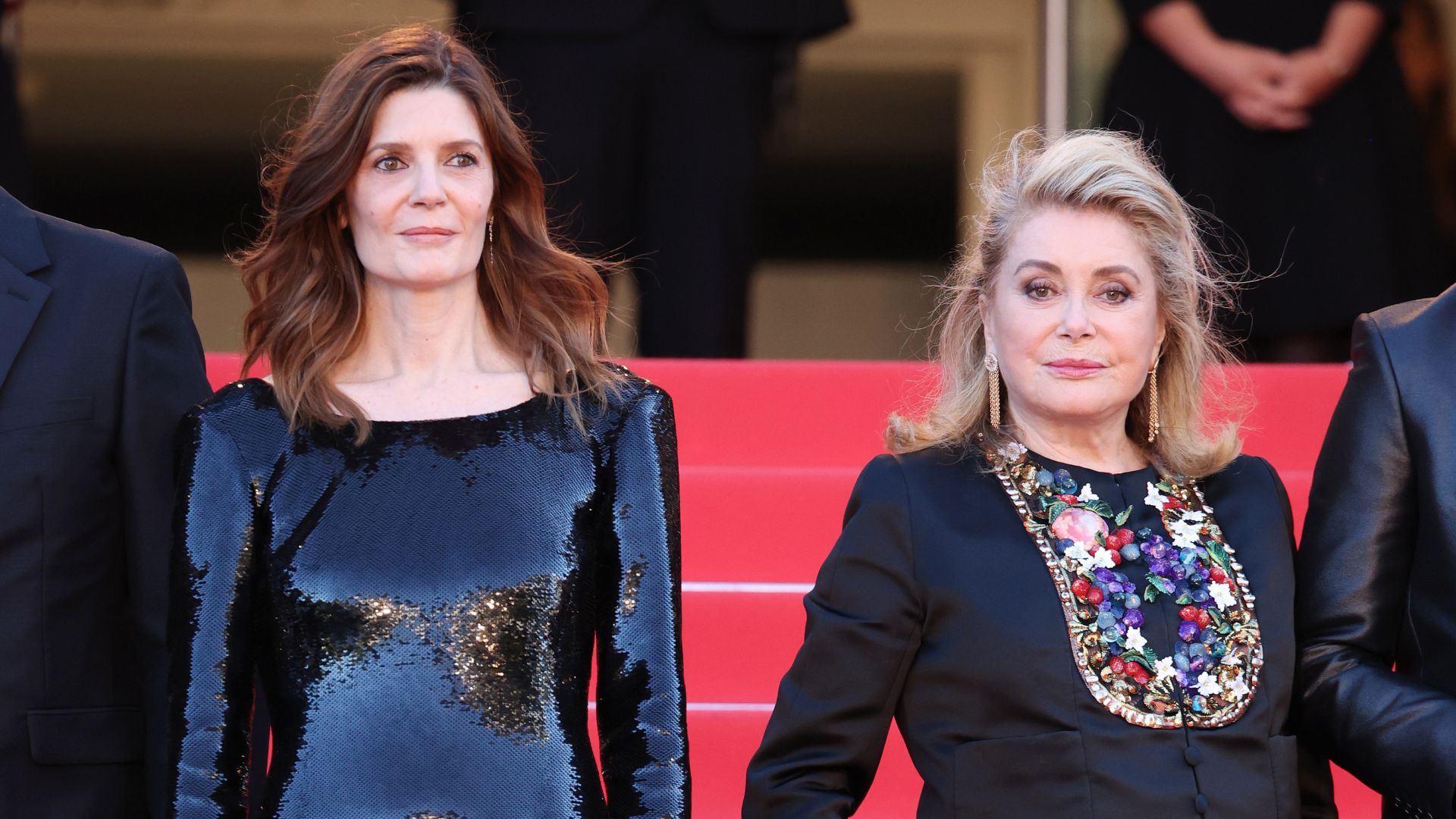 Γνωρίζατε την κόρη της Catherine Deneuve με τον Marcello Mastroianni; Η stylish εμφάνιση με τη μητέρα της στις Κάννες 1