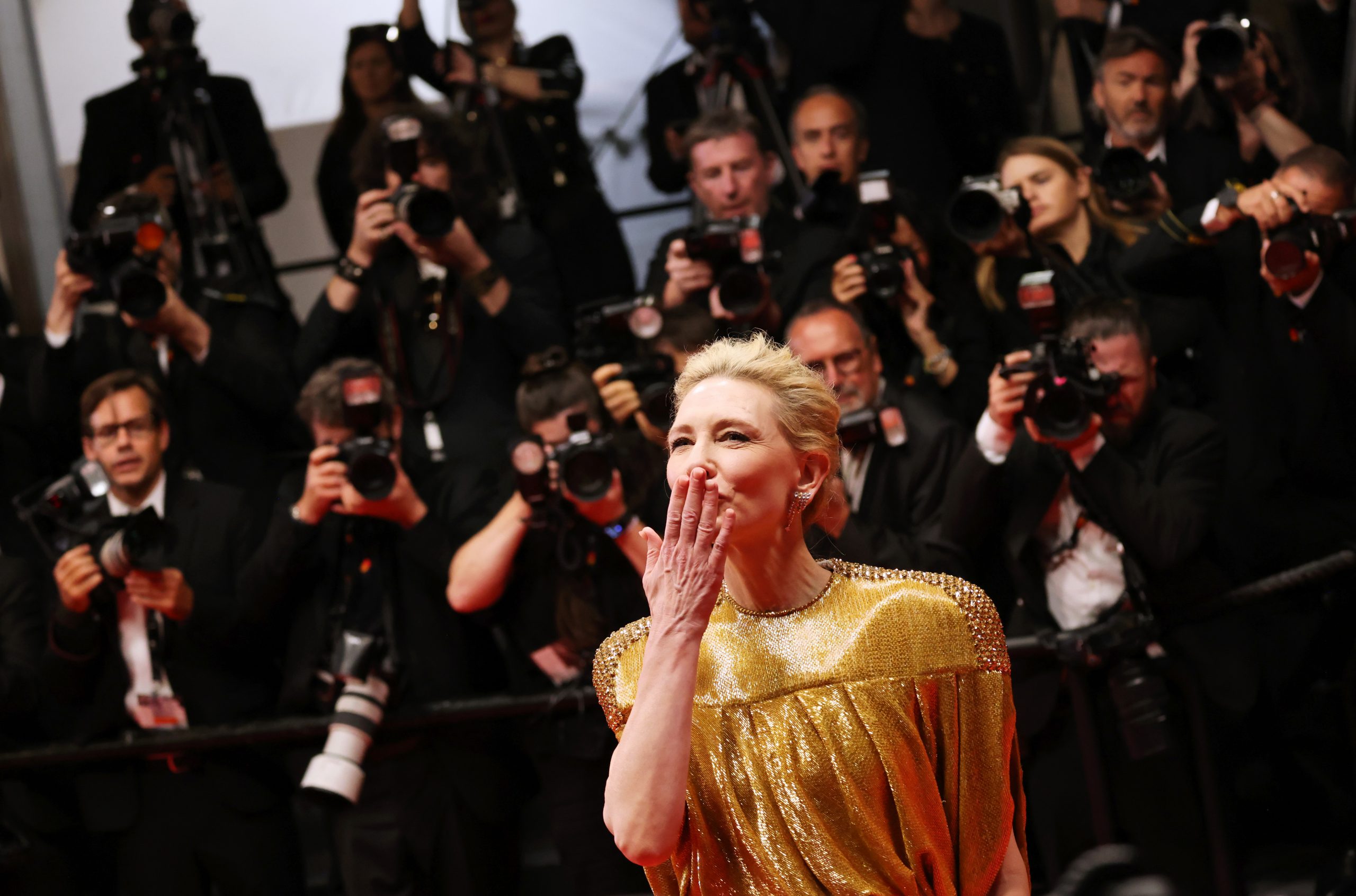 Η εκθαμβωτική εμφάνιση της Cate Blanchett στις Κάννες και το 4λεπτο χειροκρότημα 2