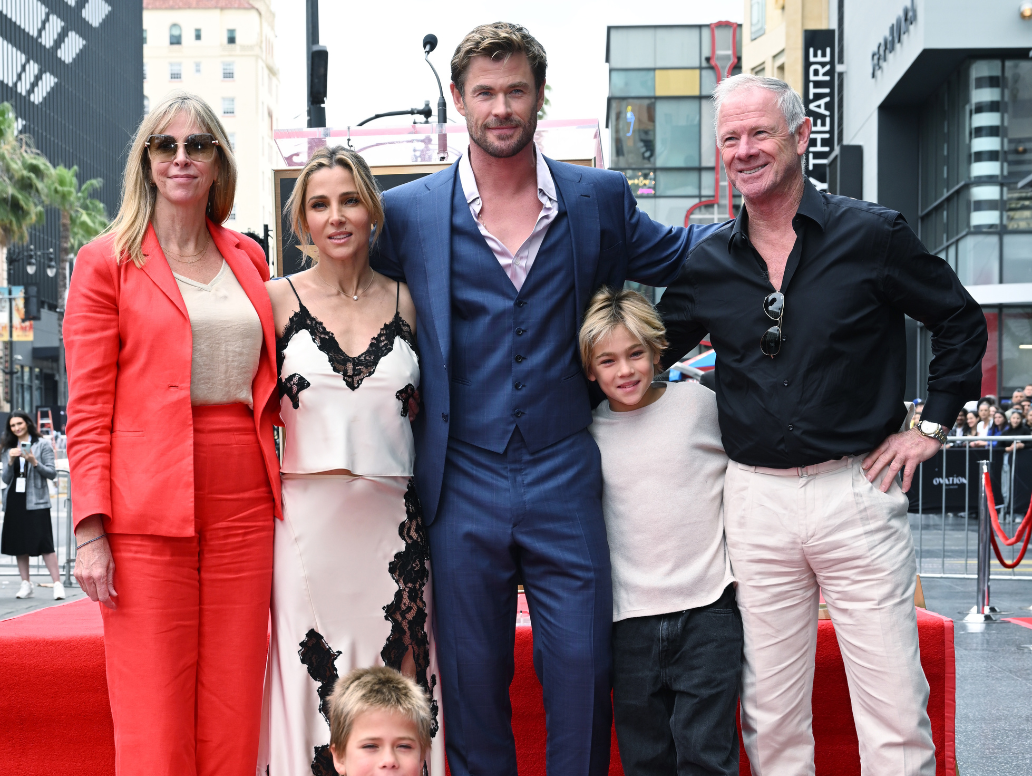 O Chris Hemsworth έχει πλέον το δικό του αστέρι στη Λεωφόρο της Δόξας – H λαμπερή του οικογένεια στη βράβευση 1