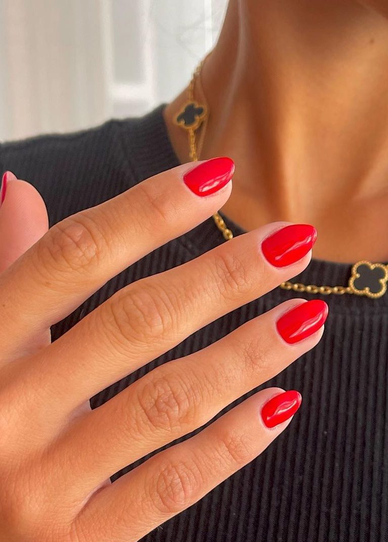 Red nail theory: Η τάση που αποθεώνει τις κόκκινες αποχρώσεις στα νύχια 2