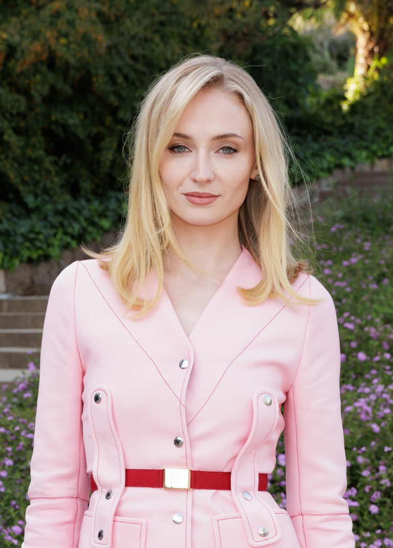 Sophie Turner: Έκανε το πιο κομψό καρέ για το καλοκαίρι 2