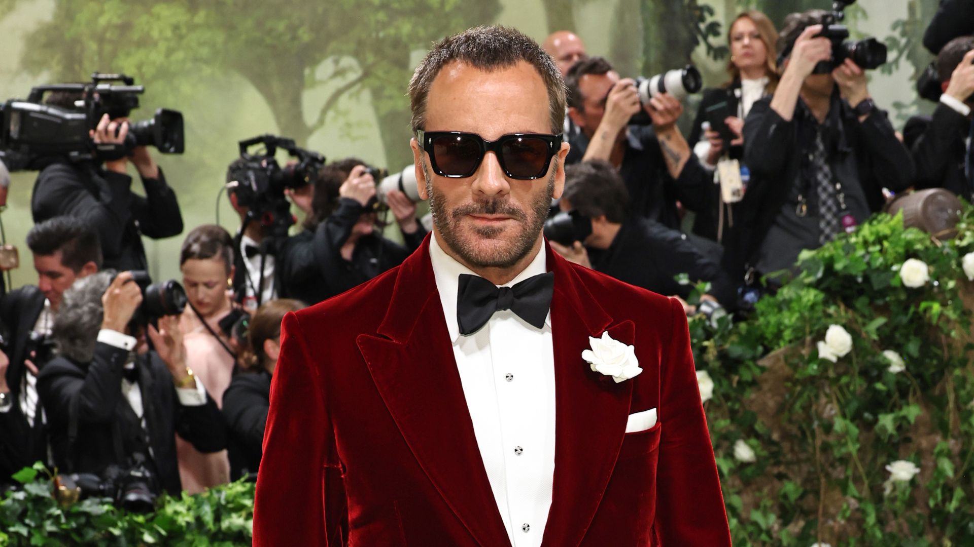 O Tom Ford πήγε στο Met Gala φορώντας όχι Tom Ford, αλλά Saint Laurent και μας ταξίδεψε στο χρόνο 1