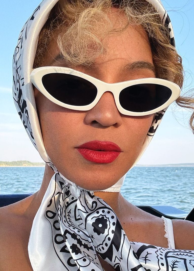 Beyoncé: Η ρετρό εμφάνισή της μπήκε στη λίστα με τα beauty looks που θα υιοθετήσουμε στις διακοπές 2