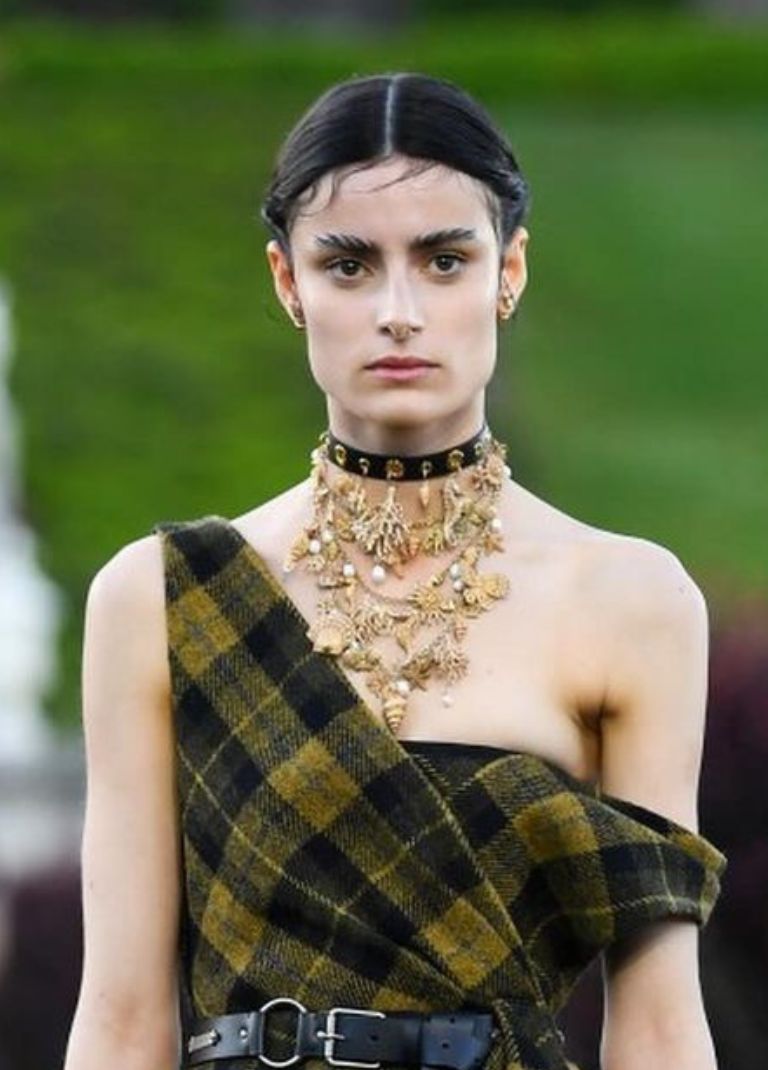 Dior Cruise 2025: H grunge ομορφιά εμπνευσμένη από τη Σκωτία κυριαρχεί 2