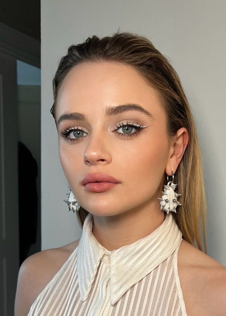 Joey King: Η λεπτομέρεια στο μακιγιάζ ματιών της που θα δοκιμάσουμε φέτος το καλοκαίρι 2