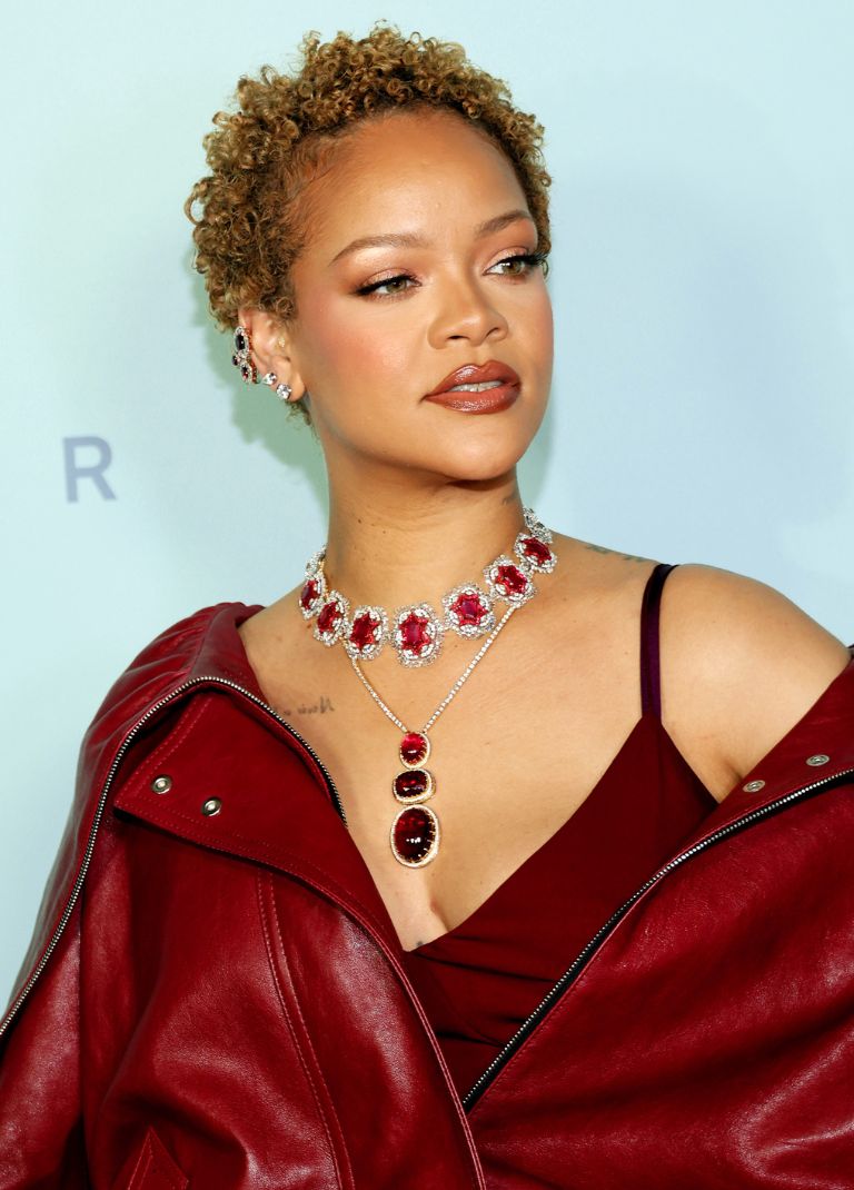 Η Rihanna αποκαλύπτει για πρώτη φορά τα φυσικά της μαλλιά! 2