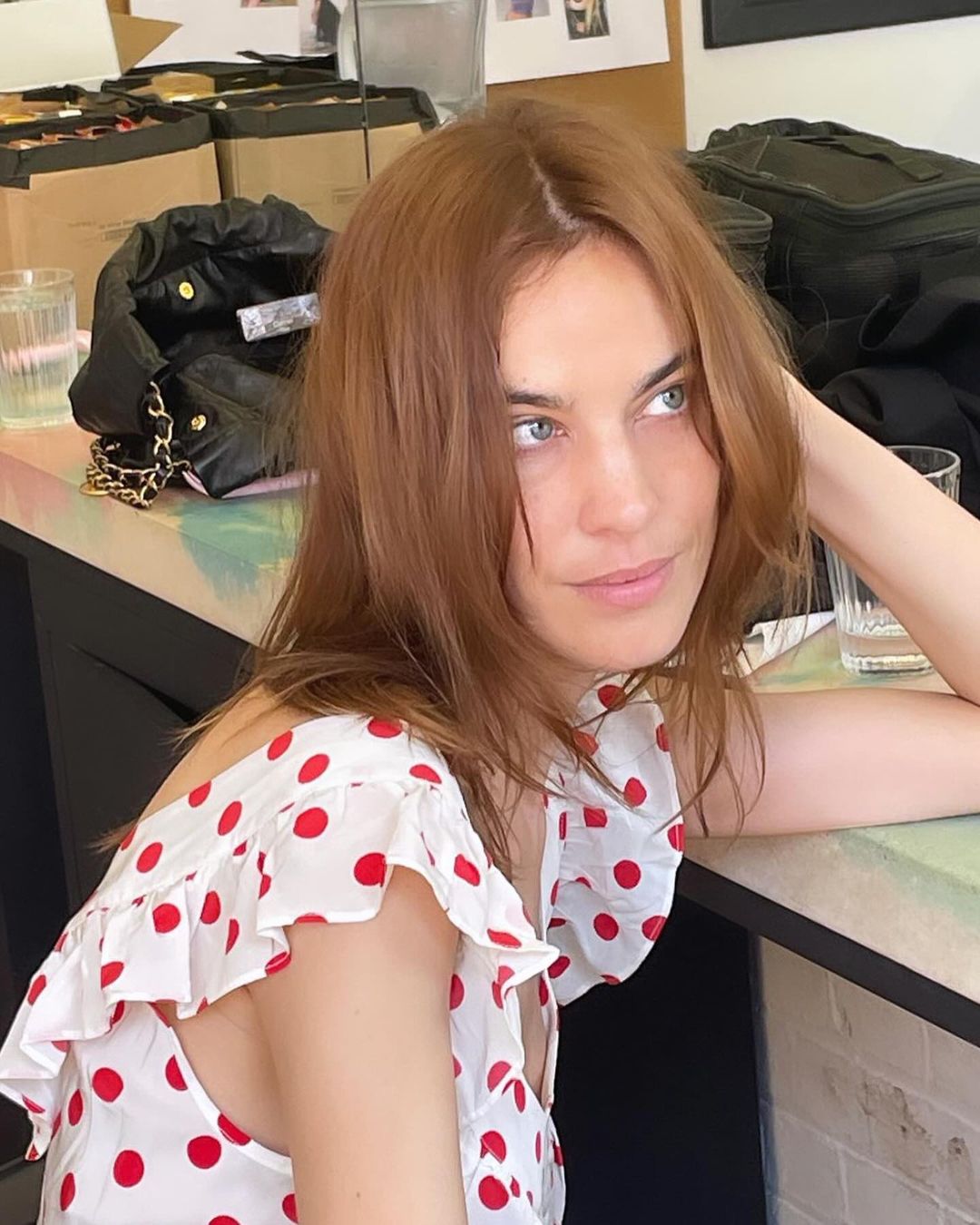 Η Alexa Chung τόλμησε το πιο ανατρεπτικό χρώμα στα μαλλιά της (και δεν το περιμέναμε) 3