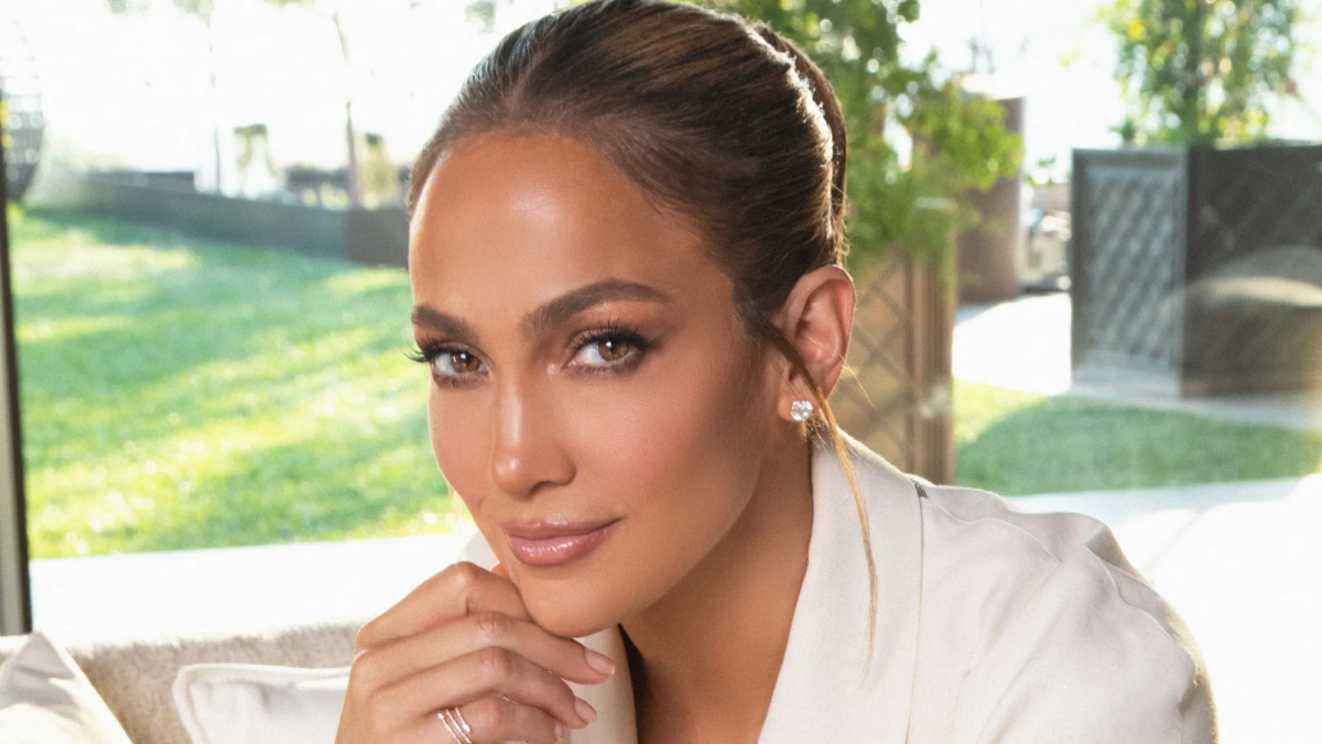 Jennifer Lopez: Δοκίμασε τη νέα εκδοχή του γαλλικού και πέτυχε το πιο κομψό μανικιούρ 1