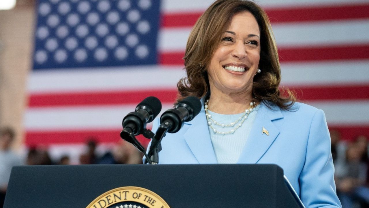 Η Kamala Harris εξηγεί πώς προφέρεται σωστά το όνομα της 1