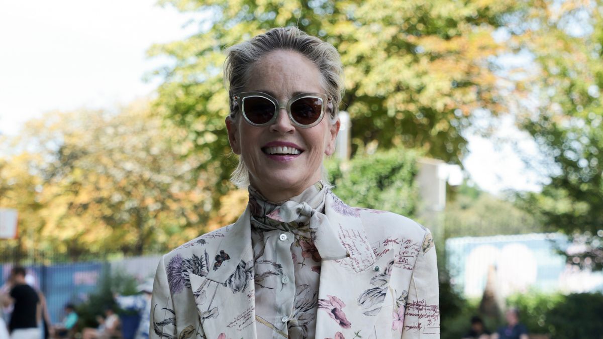 Sharon Stone: Έκλεψε την παράσταση τον τελικό τένις των ανδρών με το ιδιαίτερο σύνολό της -Τέλειο και για γάμο 1