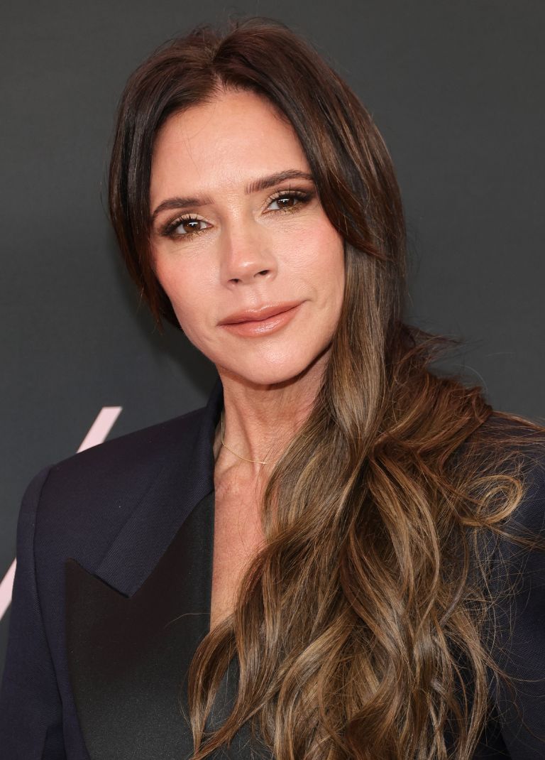 Victoria Beckham: Δείχνει πώς εφαρμόζει “στρατηγικά” το concealer για ένα λαμπερό βλέμμα 2