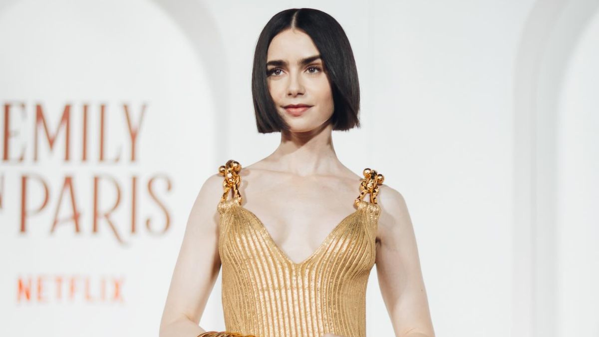 Lily Collins: Εκτυφλωτική με χρυσό φόρεμα Schiaparelli στην πρεμιέρα του Emily In Paris στη Ρώμη 1