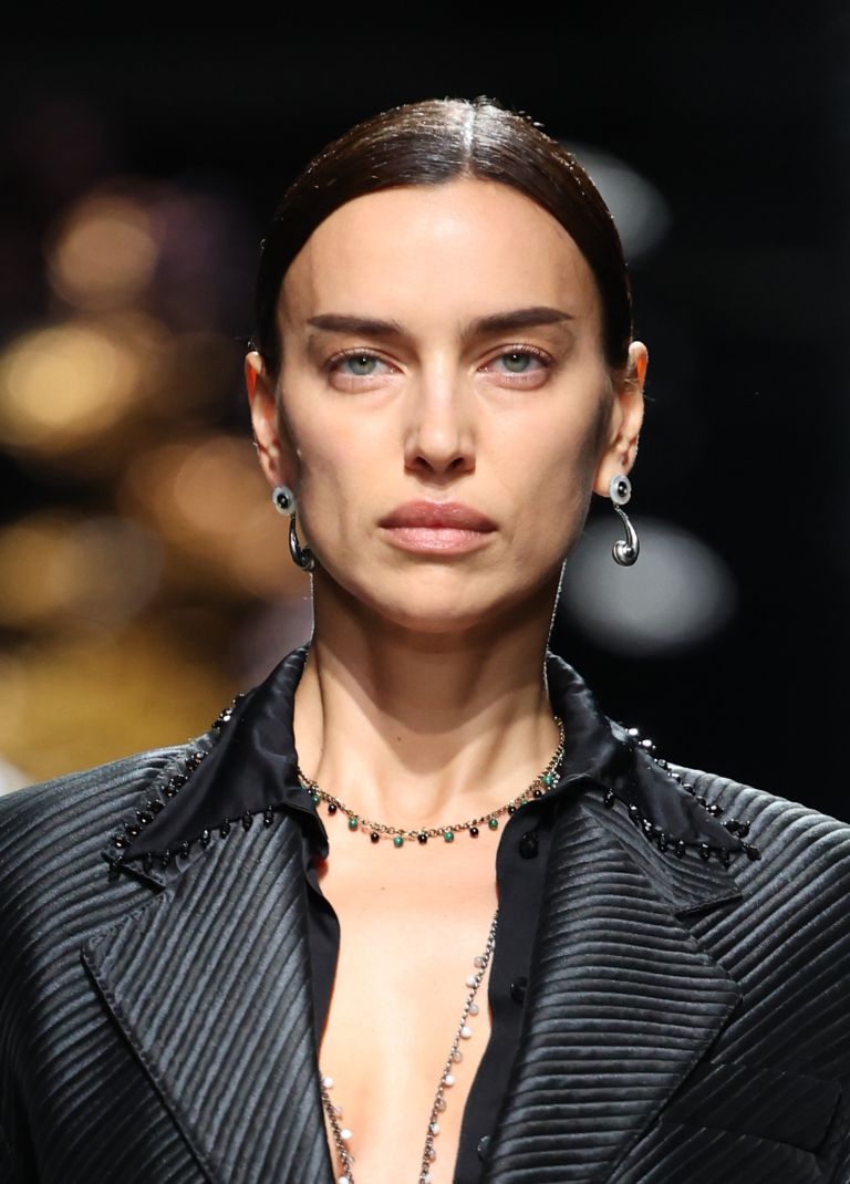 Milan Fashion Week: Φυσικό μακιγιάζ και sleek low buns κυριάρχησαν στον οίκο Etro 2