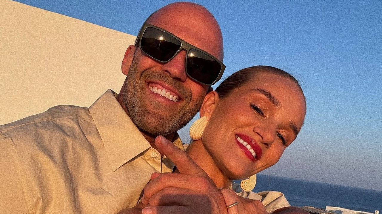 Η Rosie Huntington και ο Jason Statham στην Αντίπαρο- Το αγαπημένο τους ελληνικό φαγητό και τα παιχνίδια στη θάλασσα 1