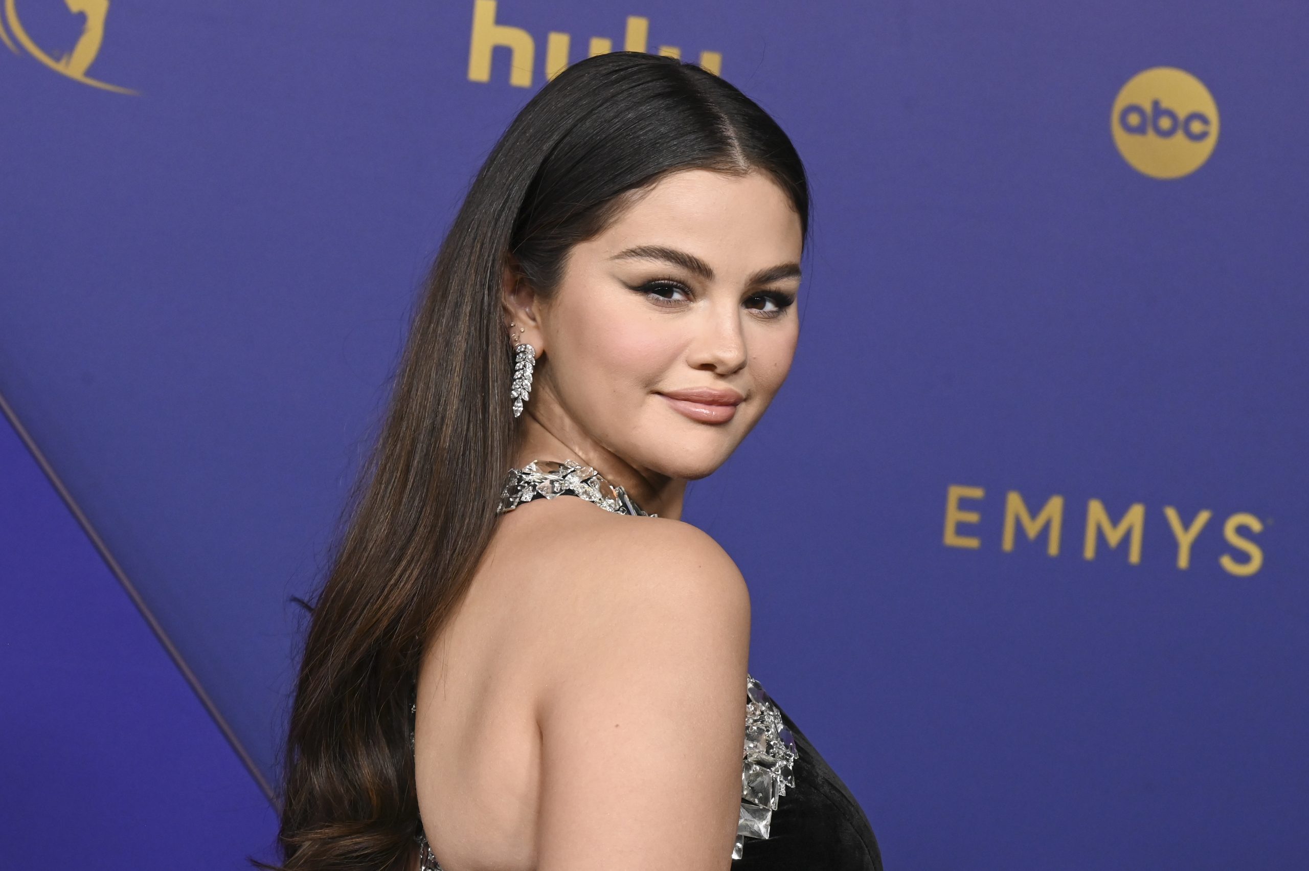 Selena Gomez: Το λιτό hair look της στα βραβεία Emmy 2024 ήταν η επιτομή της κομψότητας 1