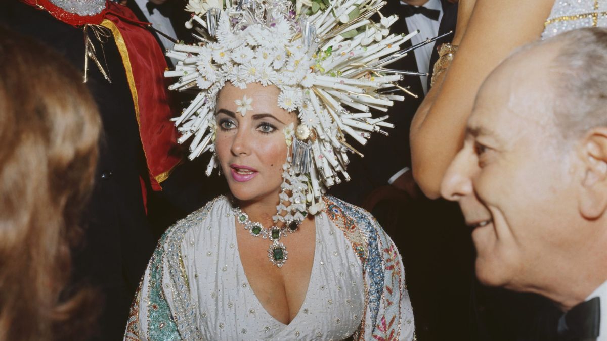 O γιος της Elizabeth Taylor θυμάται τη στιγμή που χρειάστηκε να παρέμβει στον εθισμό της στα ναρκωτικά: «Ήμασταν τρομοκρατημένοι» 1