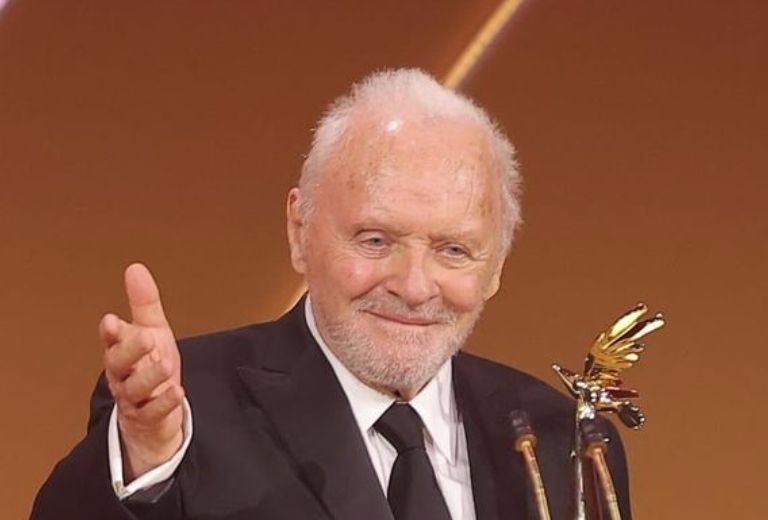 Anthony Hopkins: Χορεύει συρτάκι στα 86 του “σαν να μην το βλέπει κανείς” και είναι η έμπνευση της ημέρας