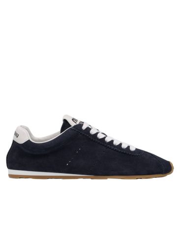 Suede sneakers: 10 υπέροχα ζευγάρια που συνδυάζουν άνεση, cool στιλ και ένα touch πολυτέλειας 4