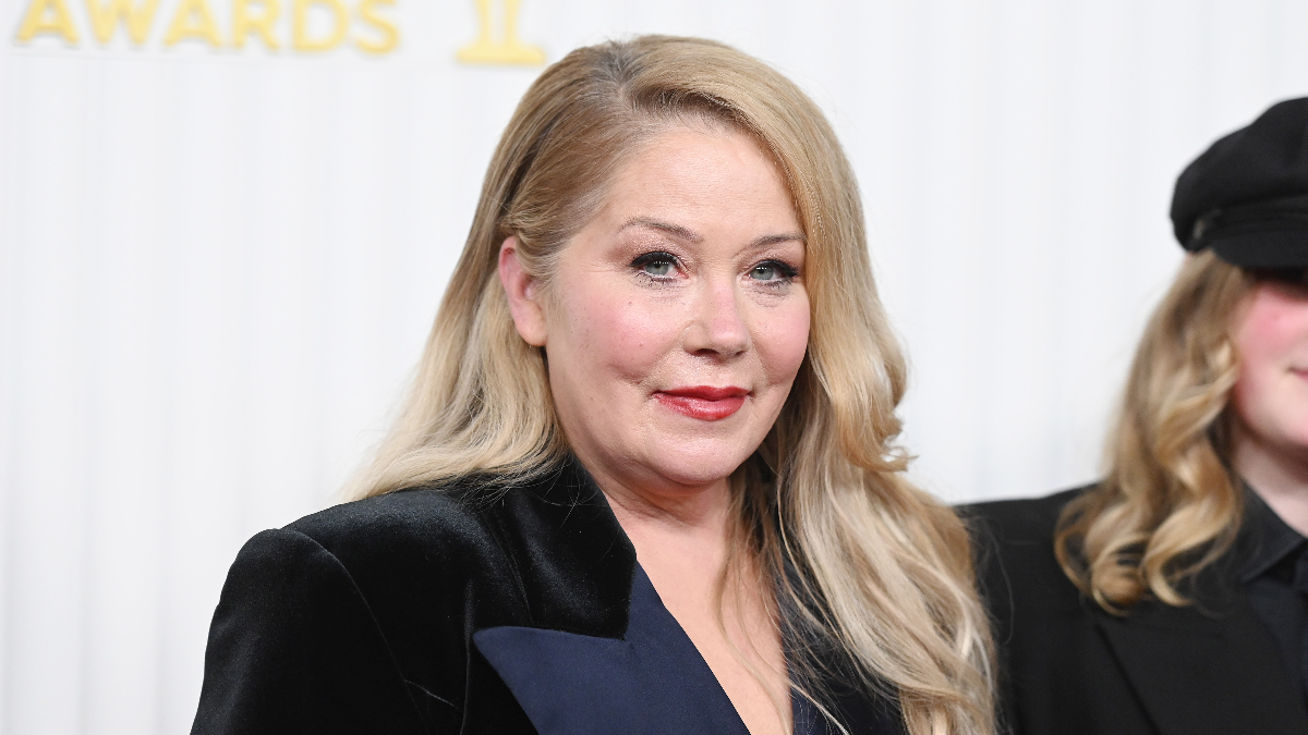 Η Christina Applegate μιλά για τη ζωή της με σκλήρυνση κατά πλάκας: «Ο πόνος είναι σαν μια μέγγενη που δεν χαλαρώνει»