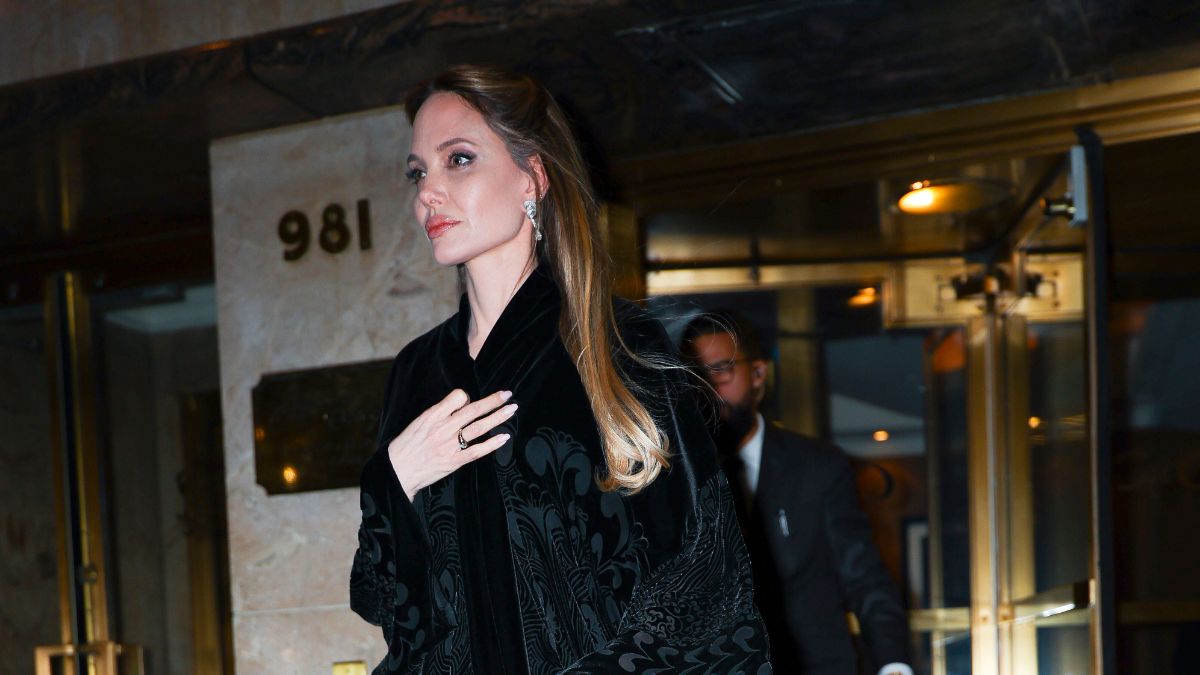 Σταματήστε ό,τι κάνετε: H Angelina Jolie μόλις επανέφερε το κιμονό 1