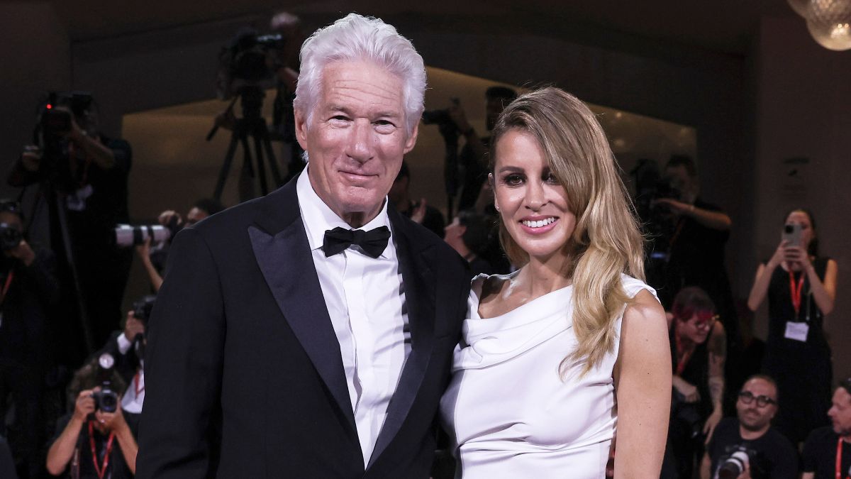 Ο Richard Gere για τη γνωριμία με τη σύζυγό του: «Νόμιζε ότι ήμουν ο George Clooney»