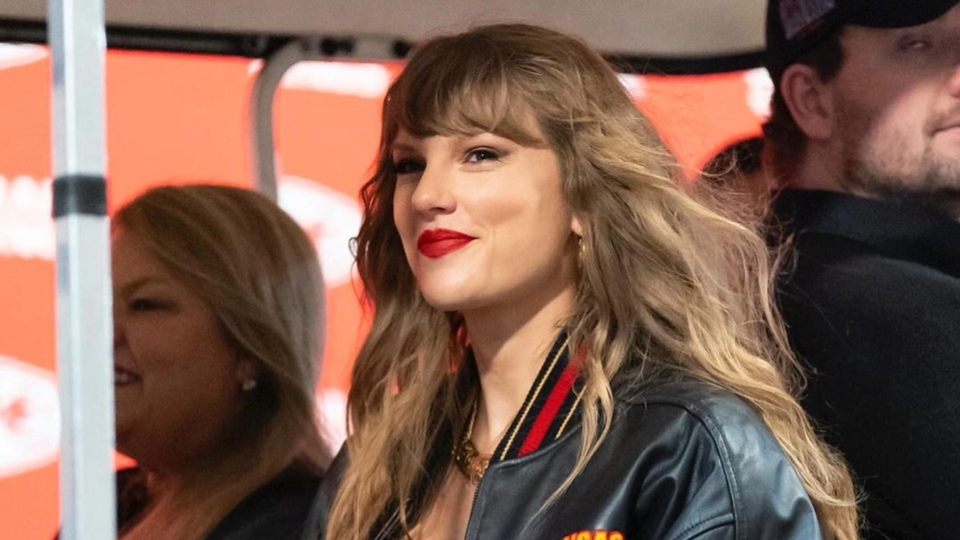 Το νέο μανικιούρ της Taylor Swift είναι σκέτη έμπνευση -θα φέρει τη λάμψη στις φθινοπωρινές σας εμφανίσεις 1