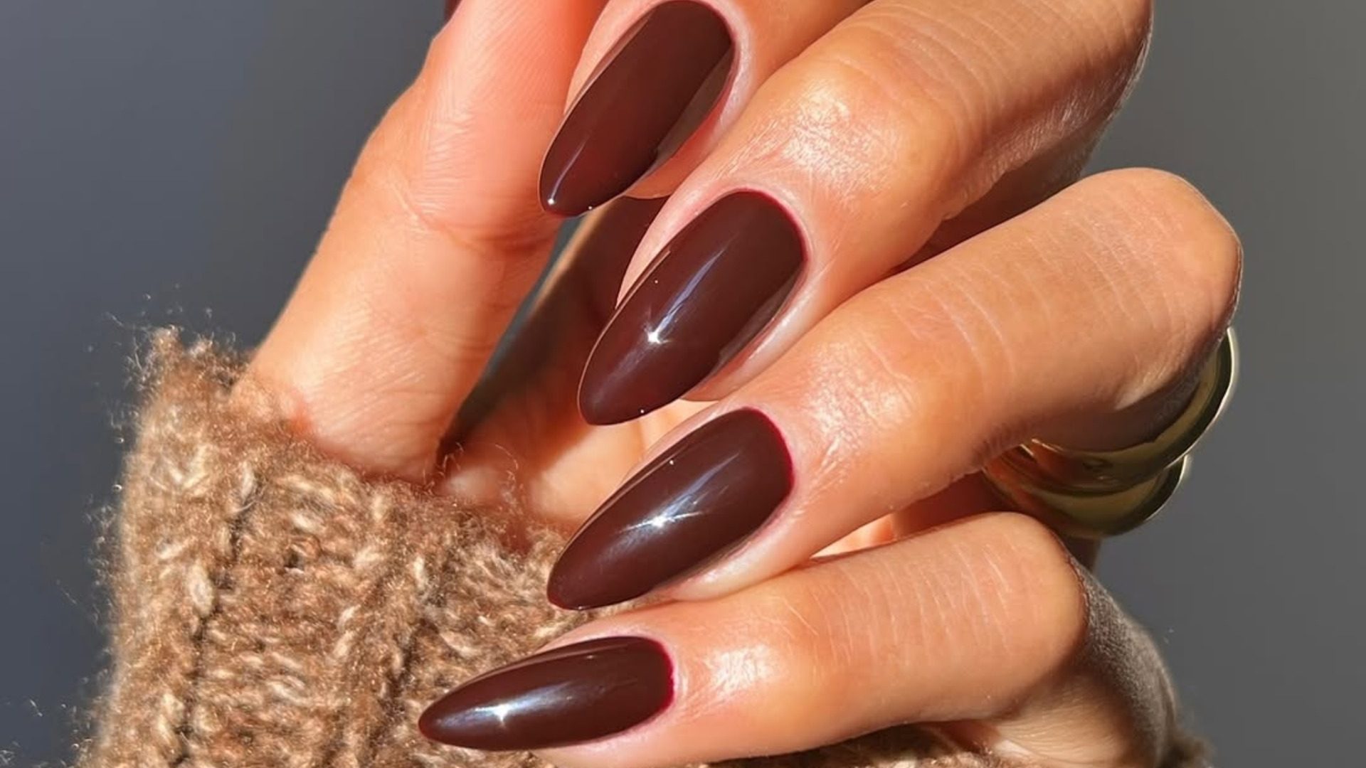 Mocha Chocolate nails: Τα υπέροχα σχέδια στα νύχια που θα κάνετε αυτόν τον μήνα 1