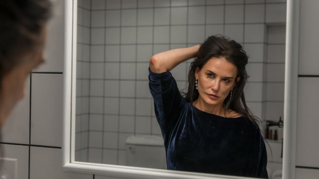 Η αντίδραση της Demi Moore όταν η ταινία «The Substance» έλαβε υποψηφιότητα για τις Χρυσές Σφαίρες