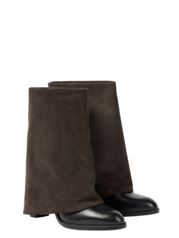 Fold-over boots: Το trend που επέστρεψε 12 χρόνια μετά 4