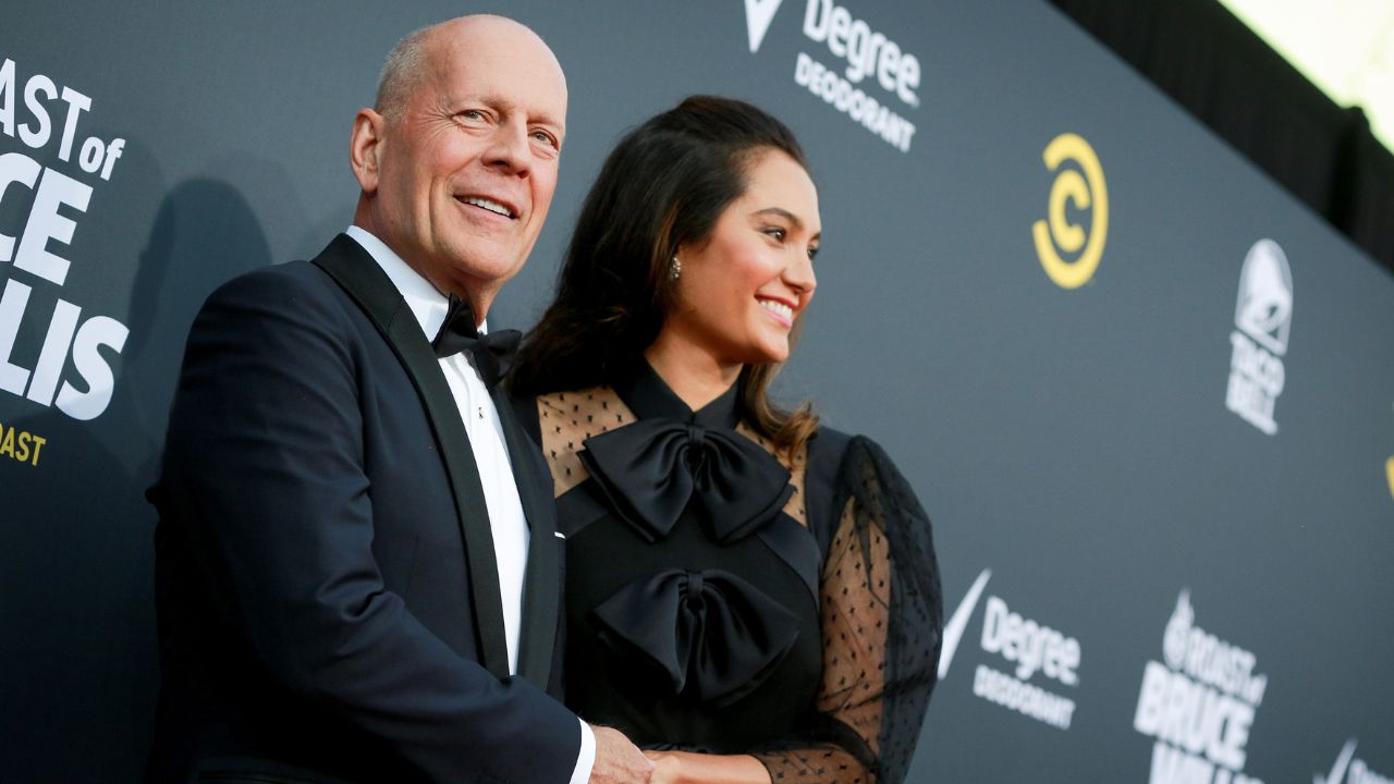 O Bruce Willis και η Emma Heming κλείνουν 17 χρόνια μαζί: «Αγάπη άνευ όρων»